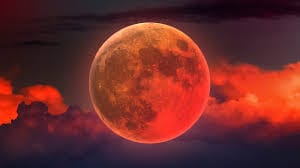La Luna Roja de marzo 2025 marcará un evento celestial de gran poder energético: un eclipse lunar total. Durante este fenómeno, la luna se tiñe de un tono rojizo, lo que ha sido interpretado en la tradición esotérica como un momento de transformación, revelación y renacimiento. Es el instante perfecto para trabajar la energía en nuestras relaciones amorosas, fortalecer vínculos y sanar heridas del pasado.